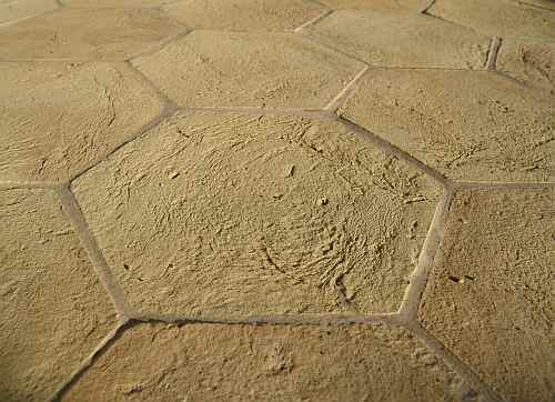 foto pavimento artigianale di castel viscardo trattato con cera